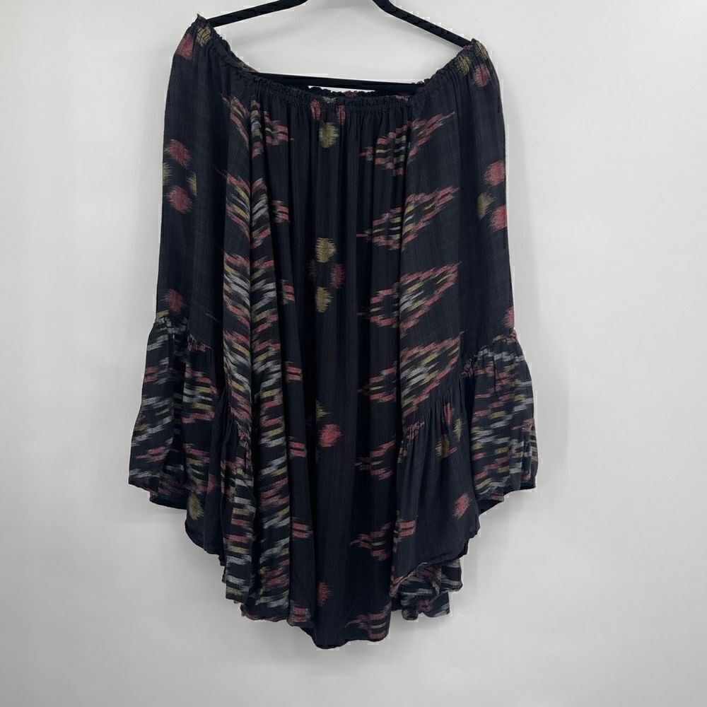 Indah Women's Off Shoulder Abstract Print Ruffled Long Sleeves Flowy Black Top M